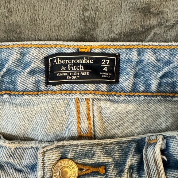 Abercrombie & Fitch Blue Jean Shorts Distressed Denim

#1041 - Picture 6 of 9